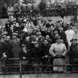 Tra gli spalti durante l�intervallo girava anche un fotografo che immortalava (a pagamento) i tifosi che glielo chiedevano (foto scattata duranta un Bari-Atalanta del 15 febbraio 1948)